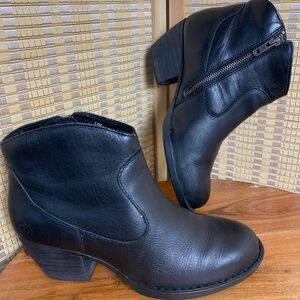 Born Woman’s 7.5 Leather Aisley Western Side Zip Black Ankle Boots